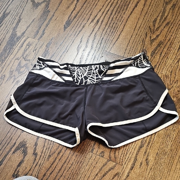 Lululemon Athletica Black and White Athletic Shorts Sleek Design 2.5" - Picture 1 of 8